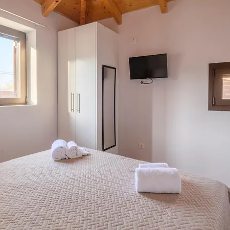 Voidοkilia rooms Petrochori (Peloponnese)